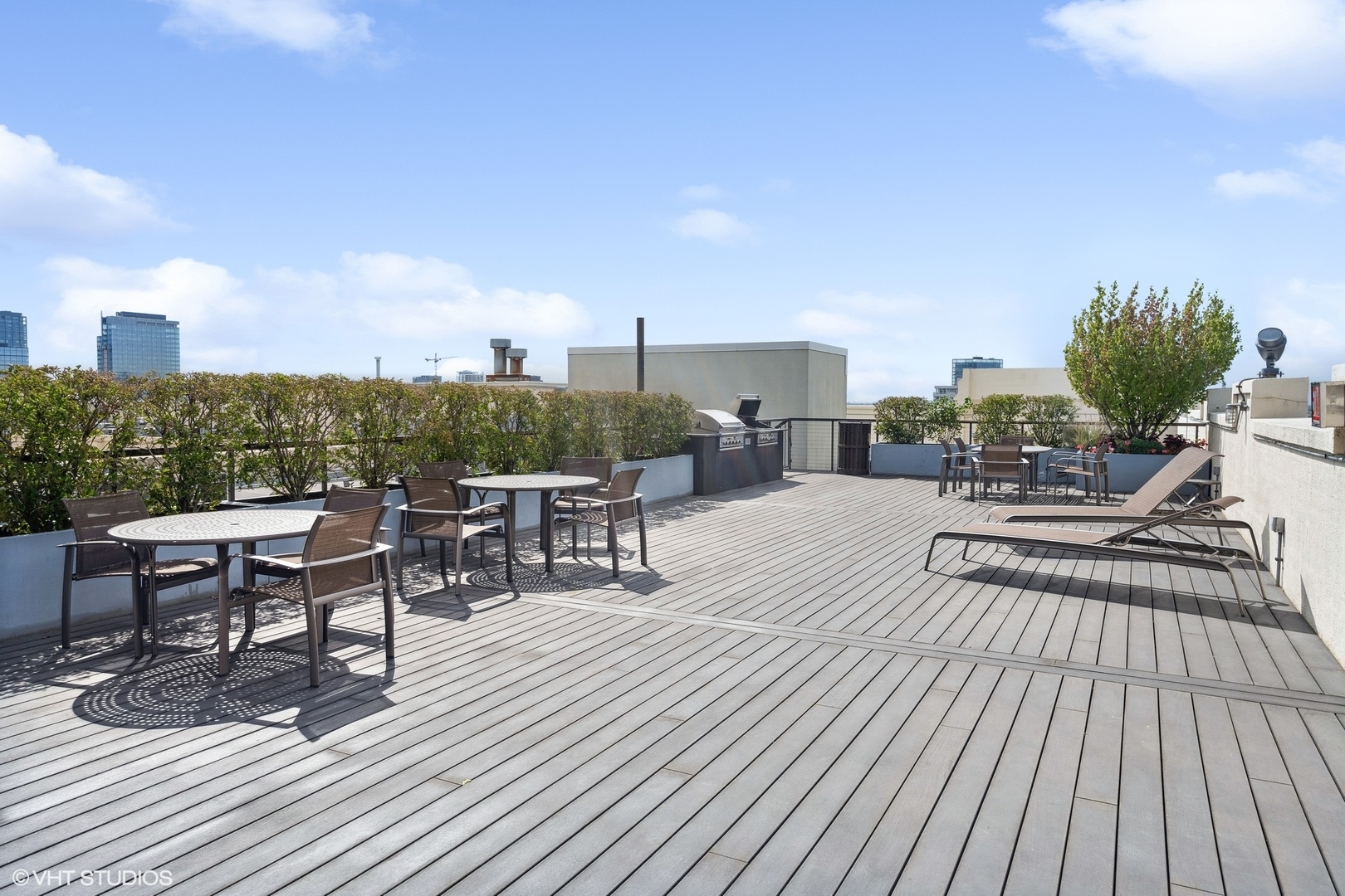 758 N Larrabee Street Unit: 203