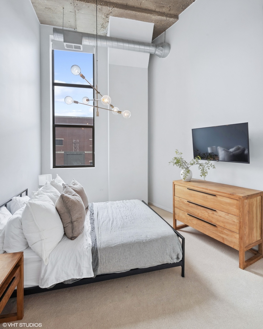 758 N Larrabee Street Unit: 203