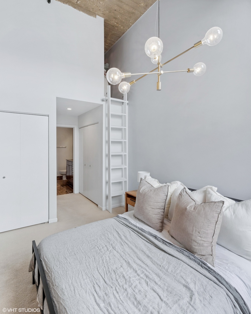 758 N Larrabee Street Unit: 203