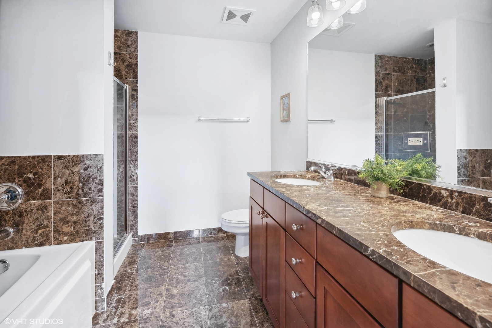 758 N Larrabee Street Unit: 203