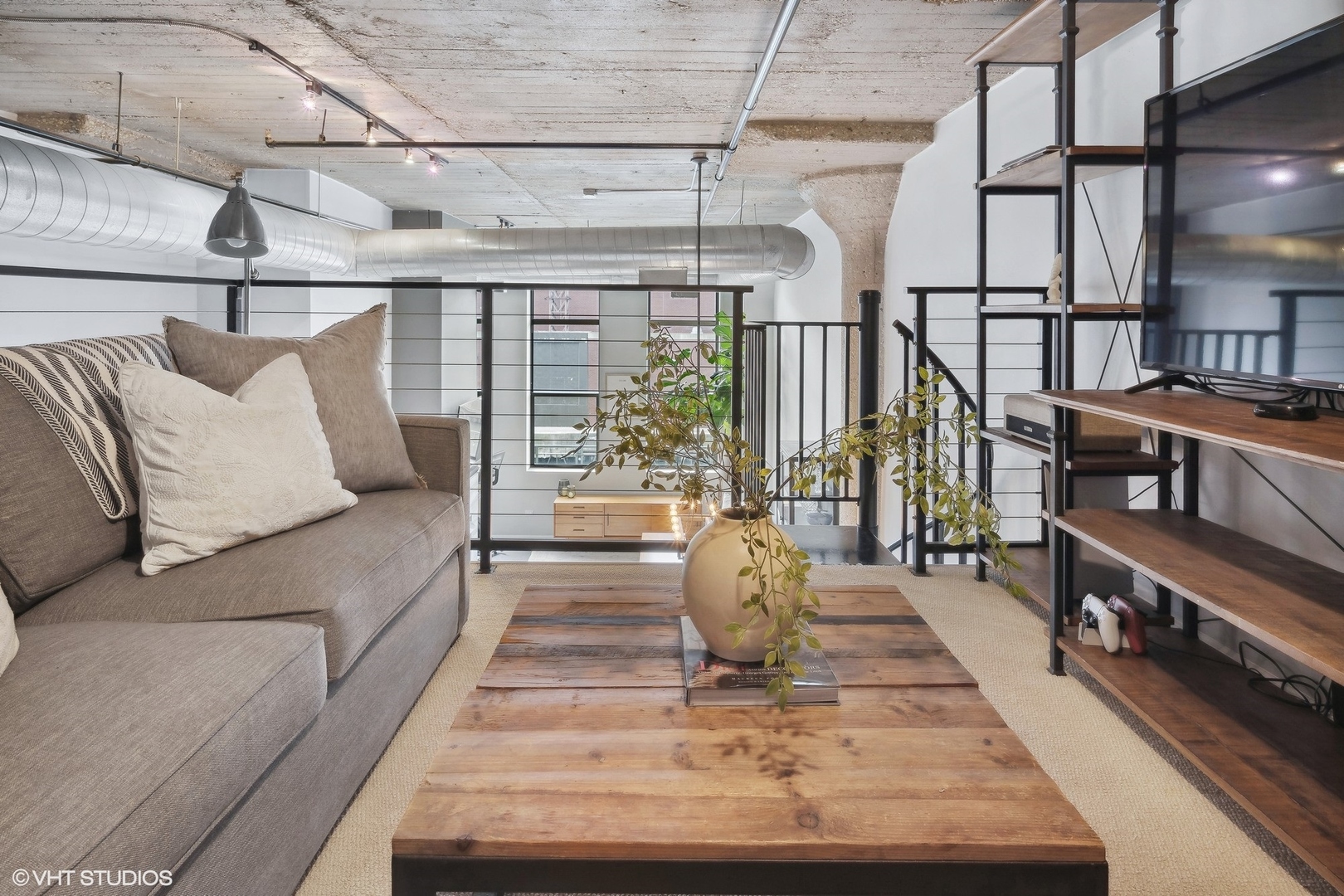 758 N Larrabee Street Unit: 203