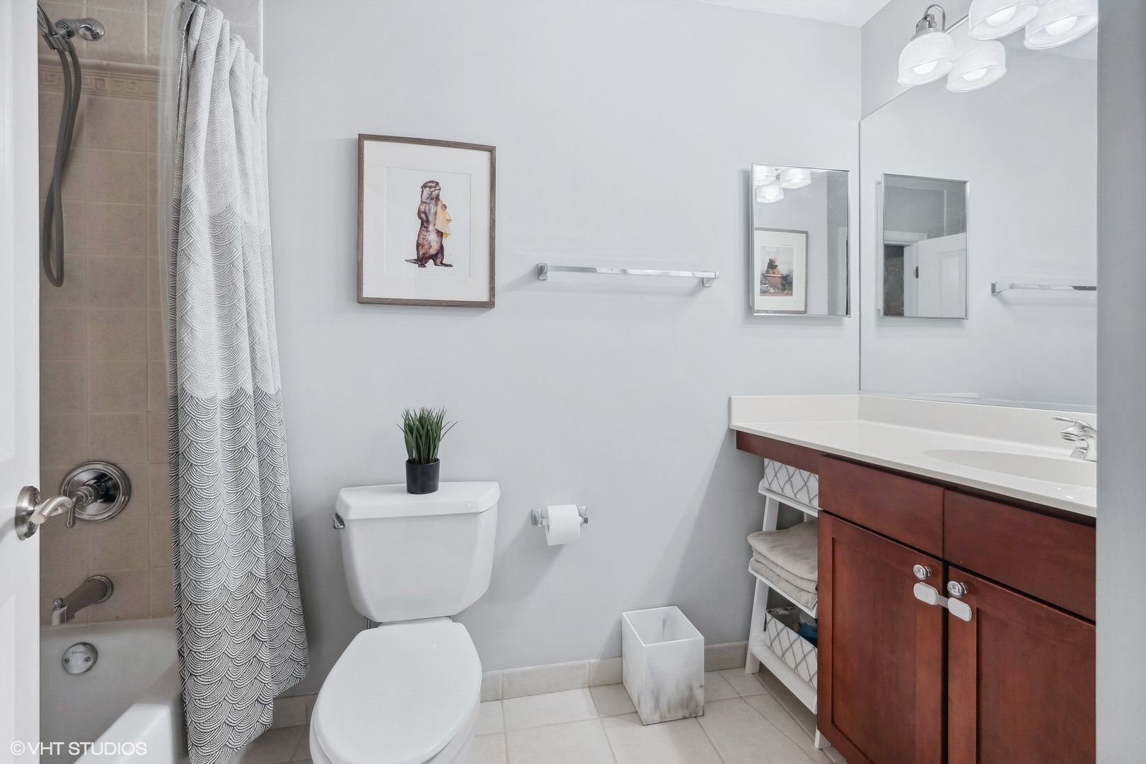 758 N Larrabee Street Unit: 203