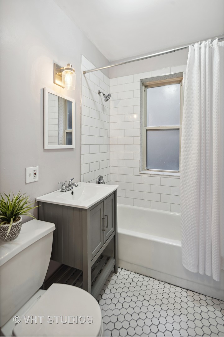 600 N La Grange Road Unit: B1