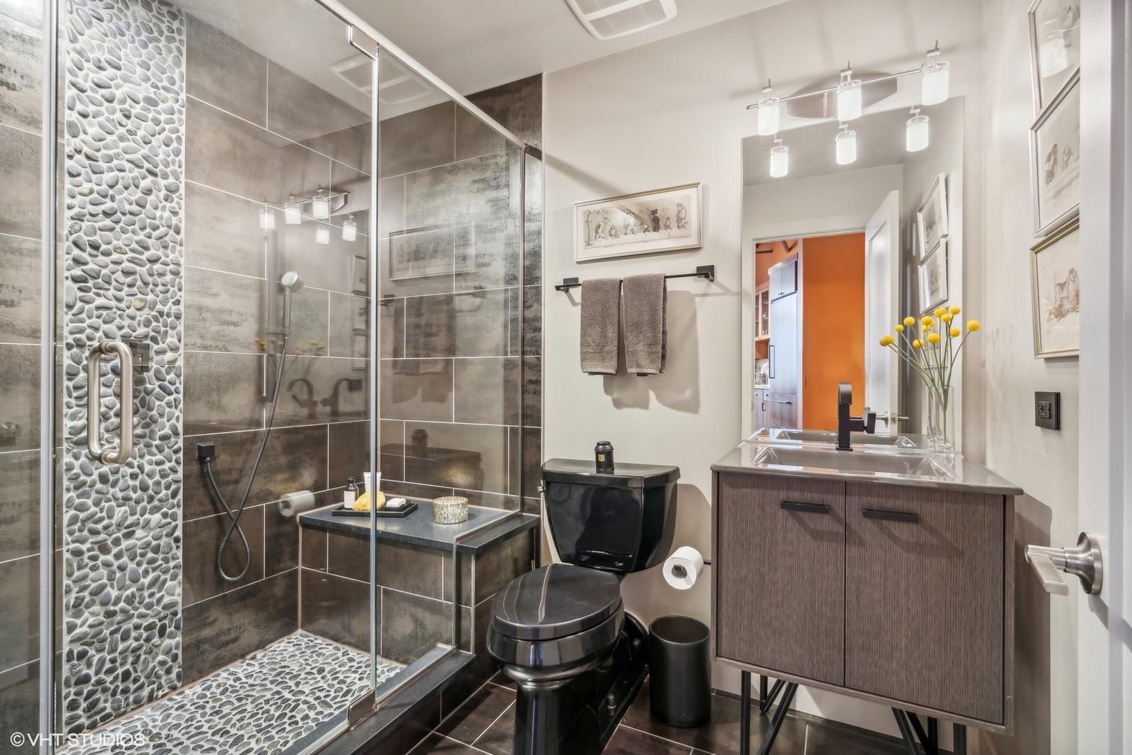 550 N Kingsbury Street Unit: 611