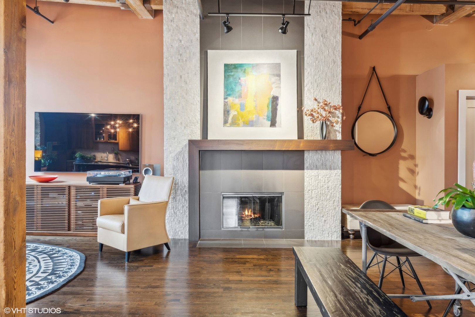 550 N Kingsbury Street Unit: 611