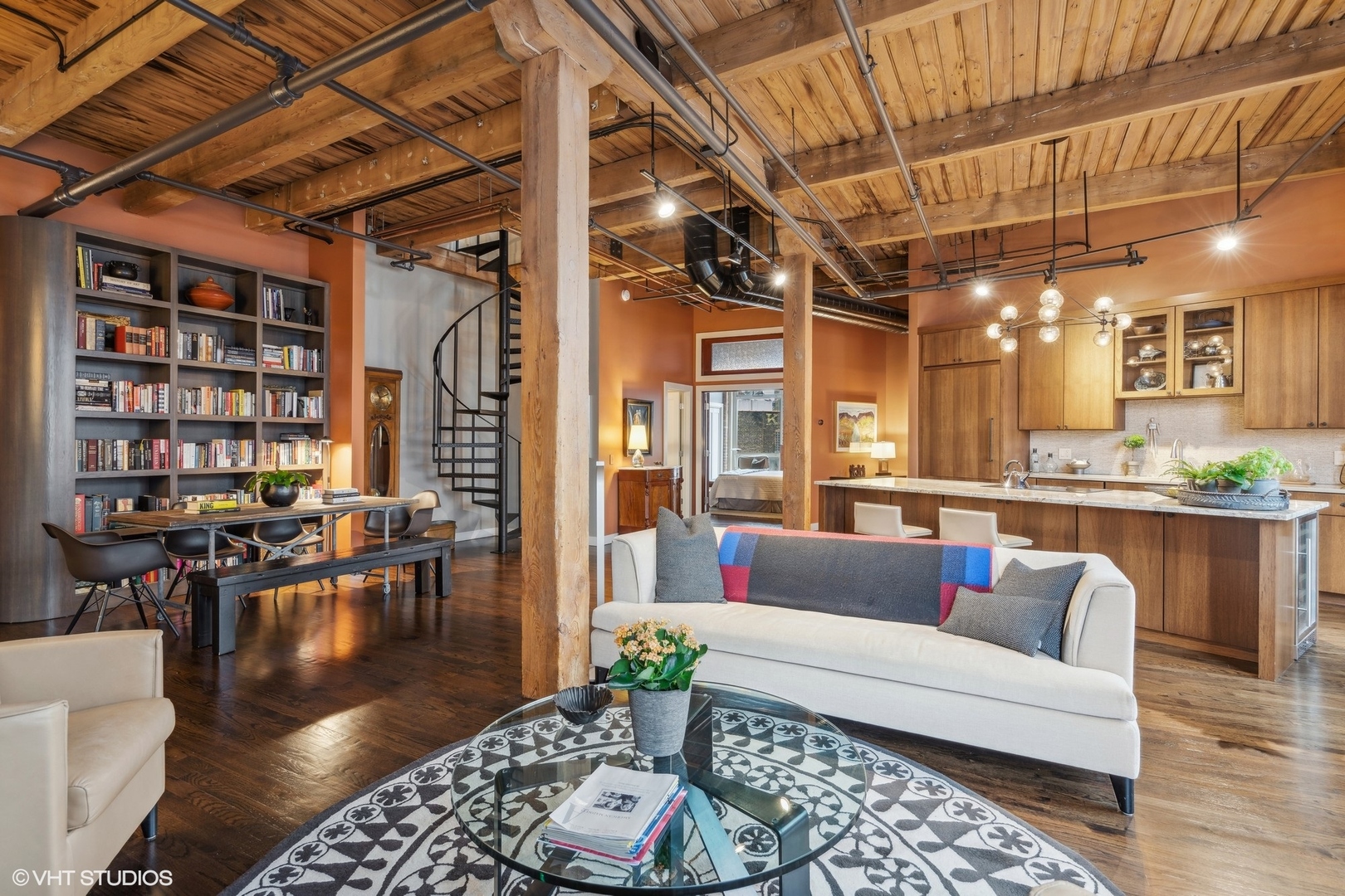 550 N Kingsbury Street Unit: 611