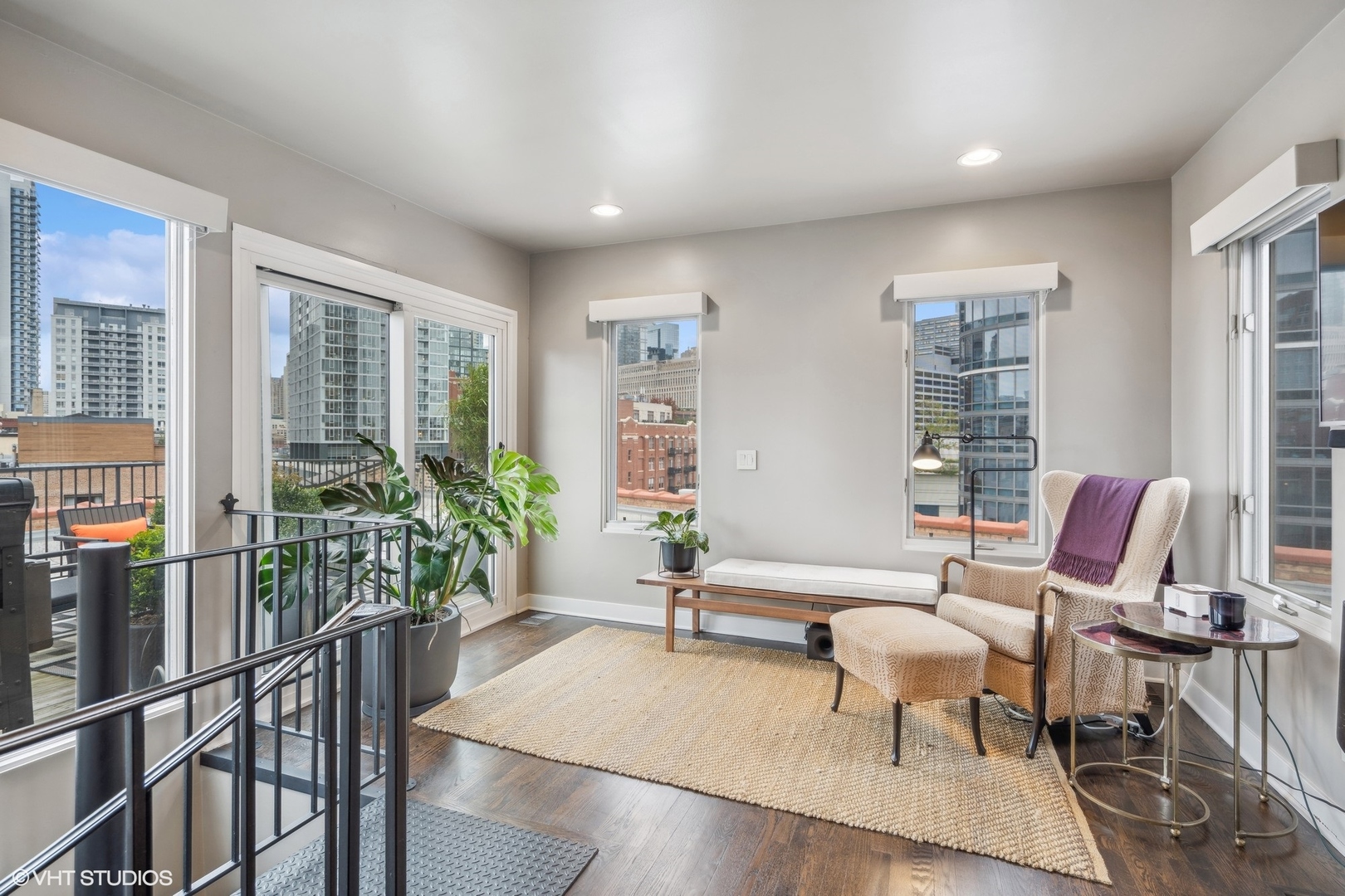 550 N Kingsbury Street Unit: 611