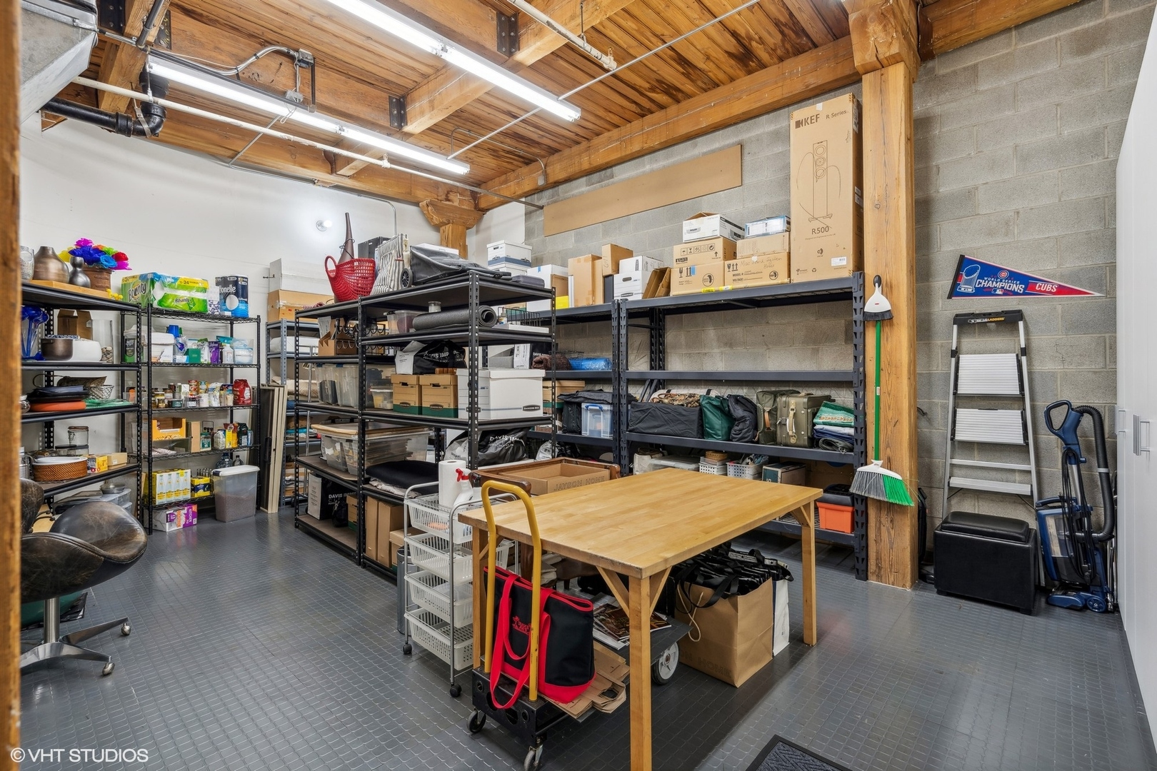 550 N Kingsbury Street Unit: 611