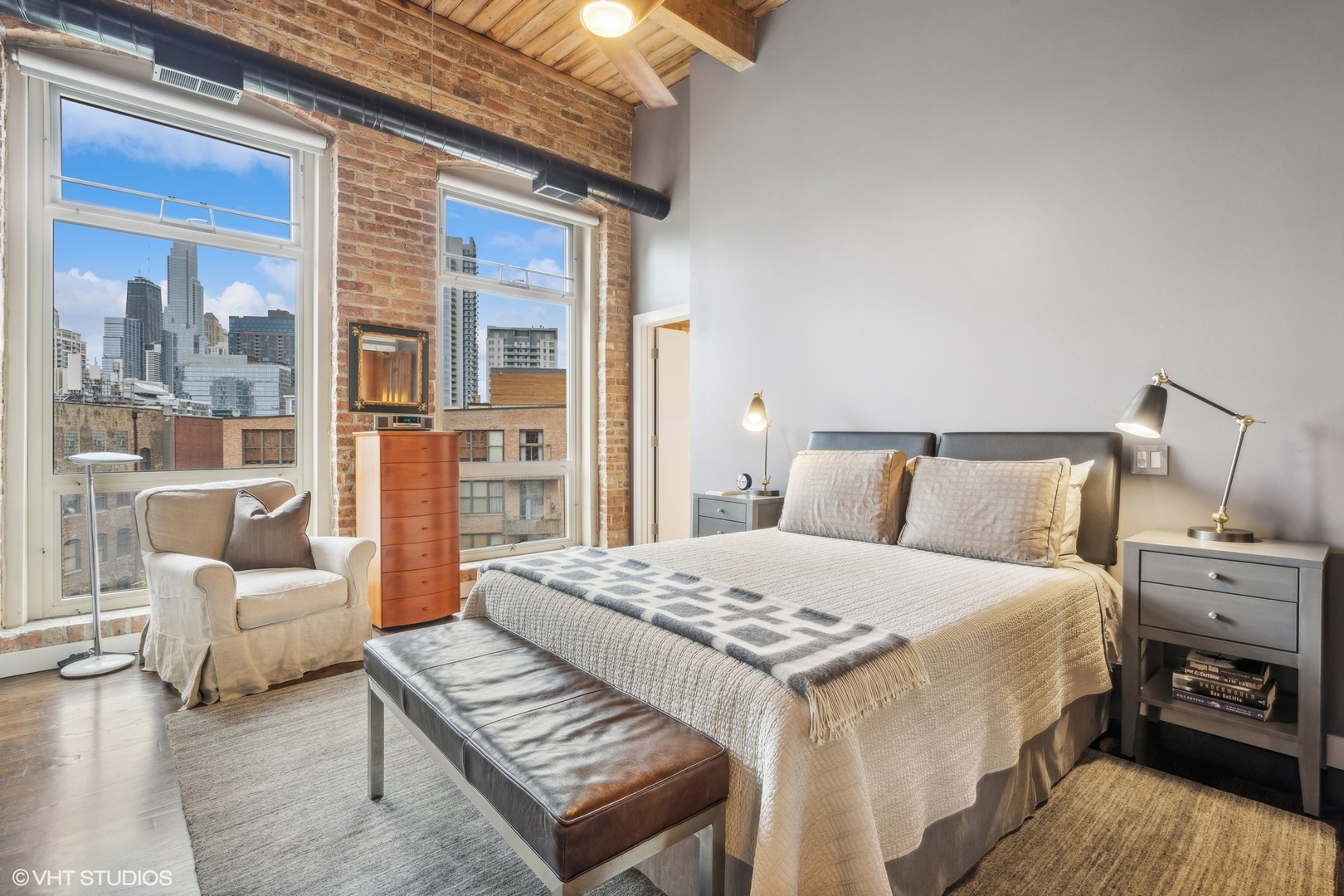 550 N Kingsbury Street Unit: 611