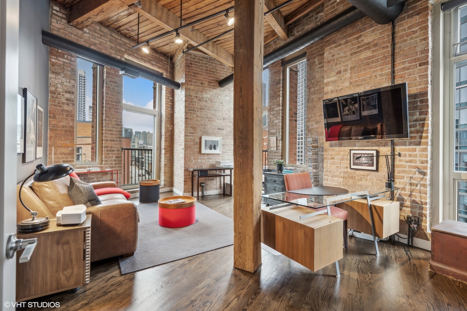 550 N Kingsbury Street Unit: 611