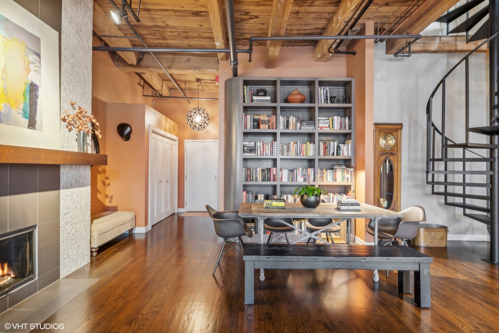 550 N Kingsbury Street Unit: 611