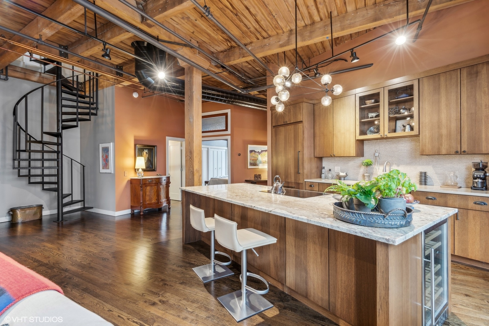 550 N Kingsbury Street Unit: 611