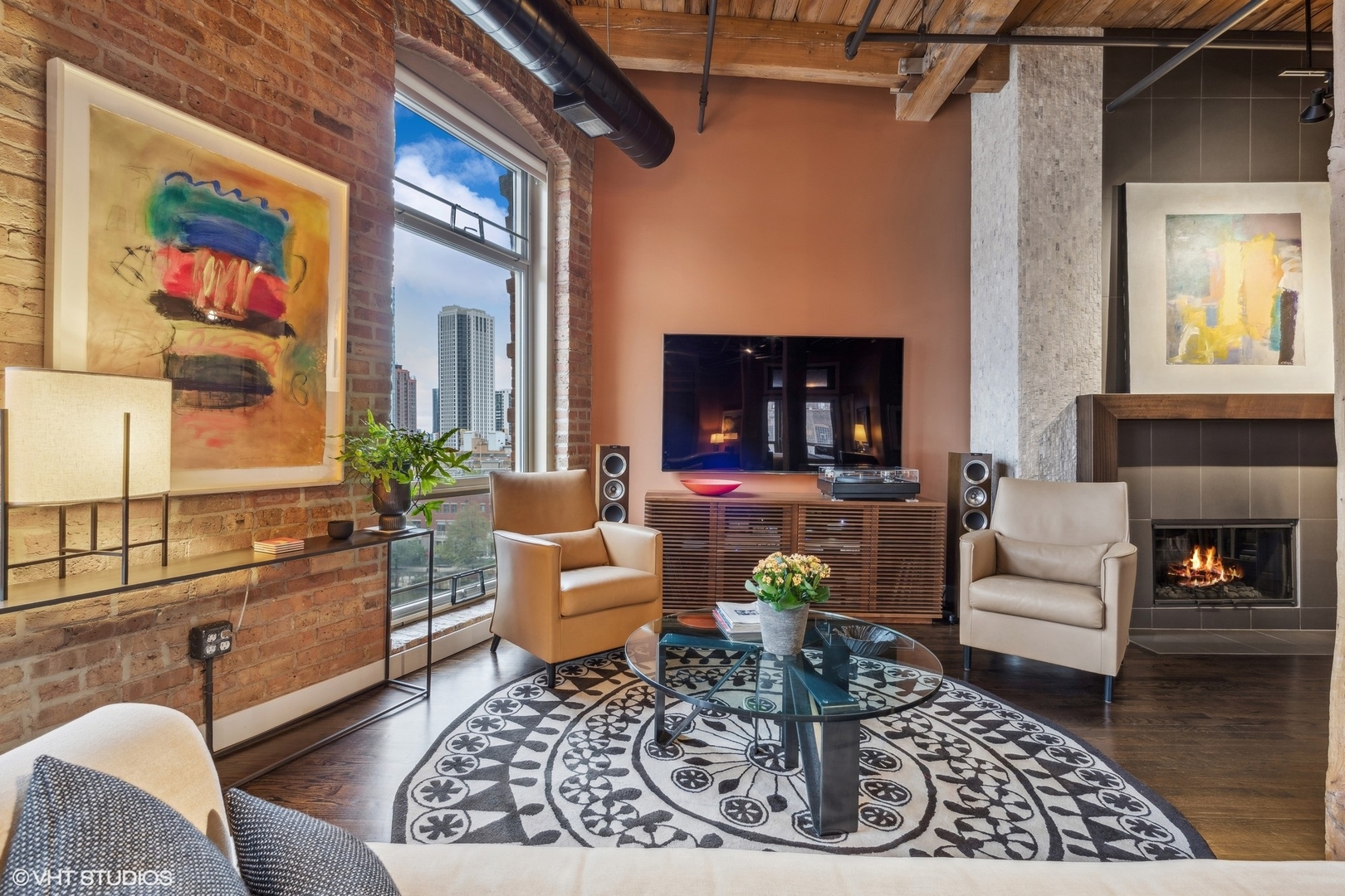 550 N Kingsbury Street Unit: 611