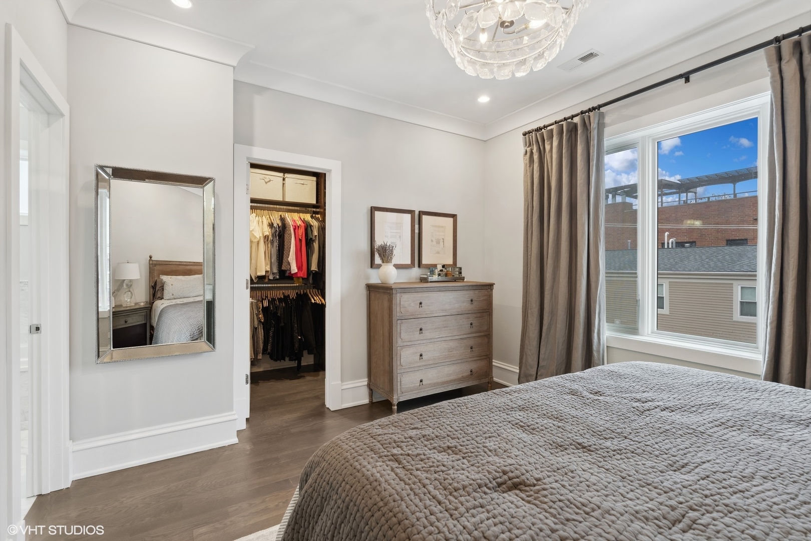 1320 W Wrightwood Avenue Unit: 2