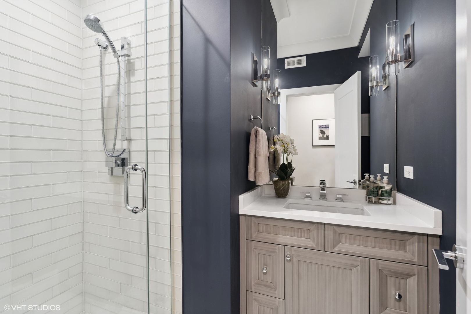 1320 W Wrightwood Avenue Unit: 2