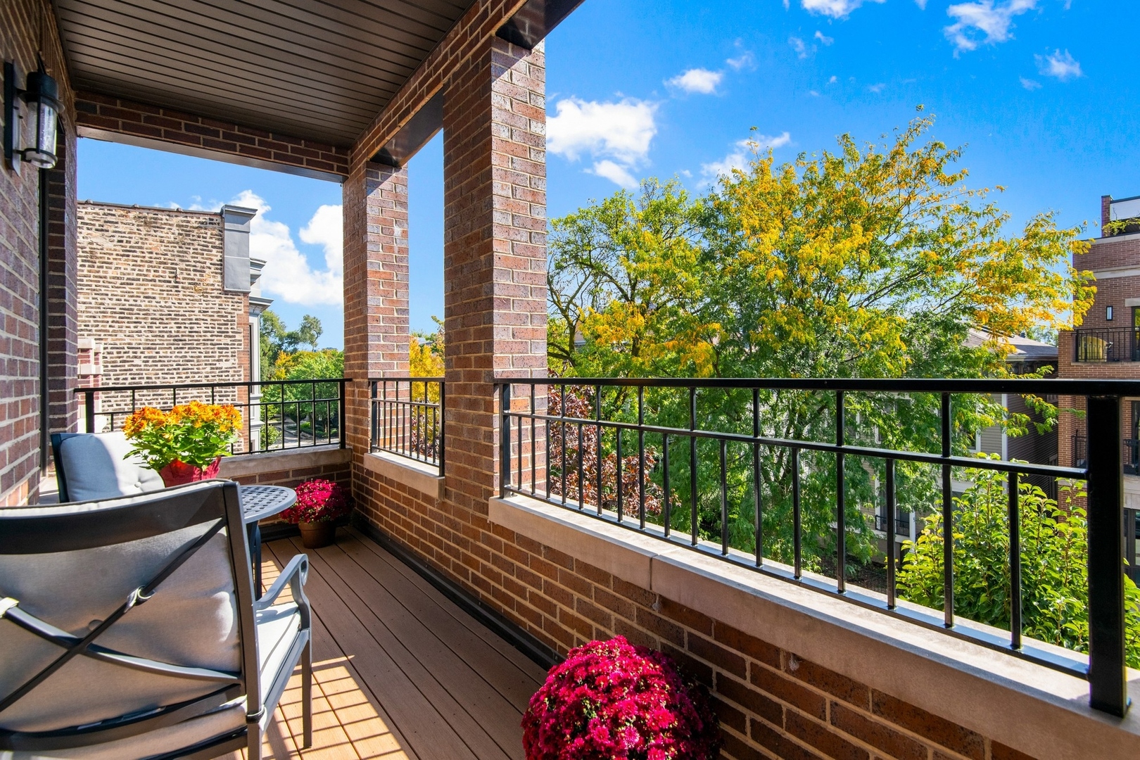 1320 W Wrightwood Avenue Unit: 2