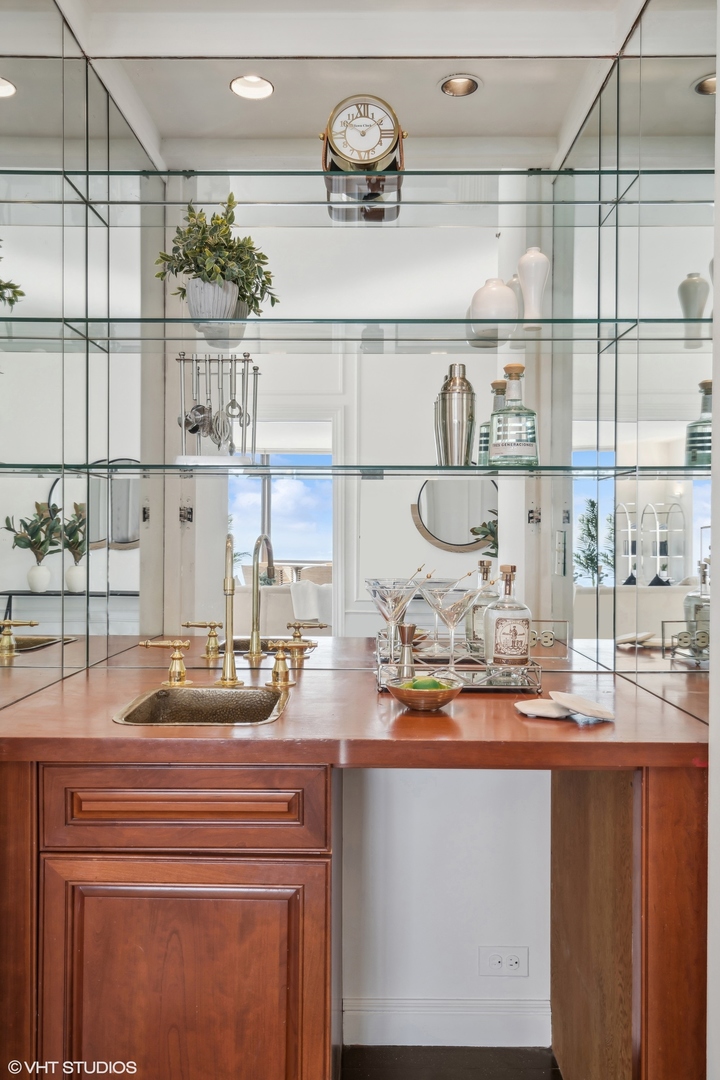 1040 N Lake Shore Drive Unit: 30A