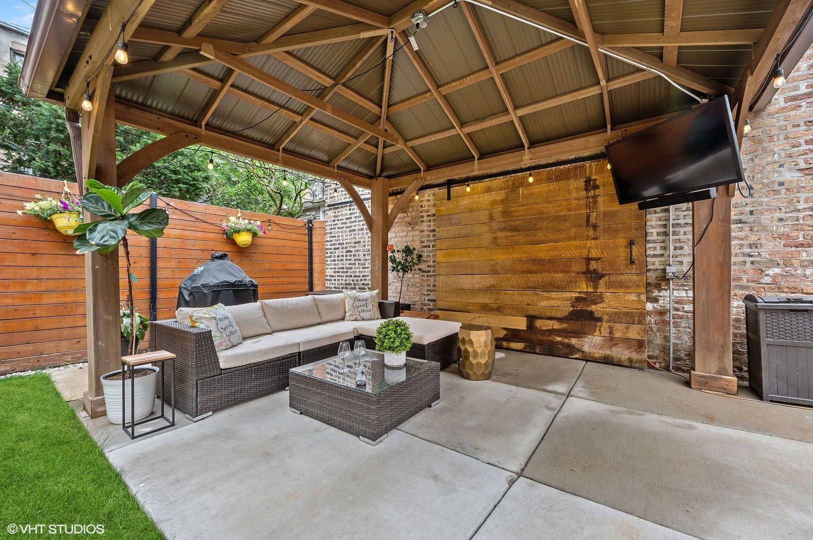 2343 N Bosworth Avenue