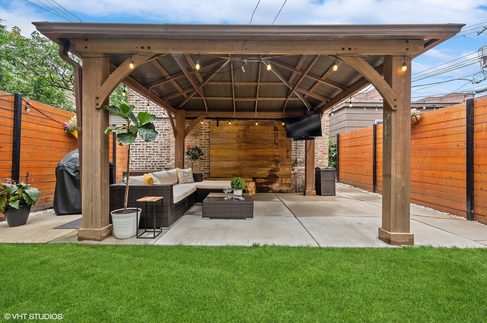 2343 N Bosworth Avenue