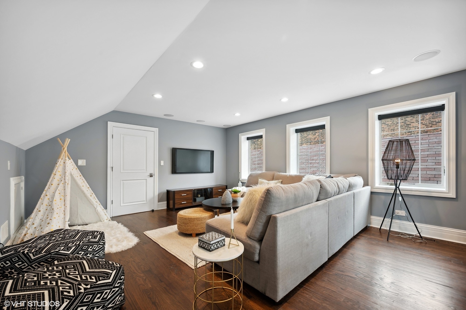 2343 N Bosworth Avenue