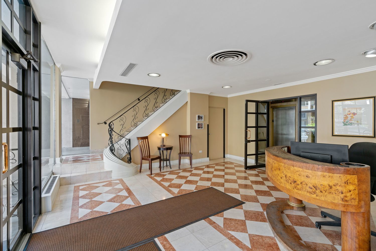 33 E Cedar Street Unit: 4E