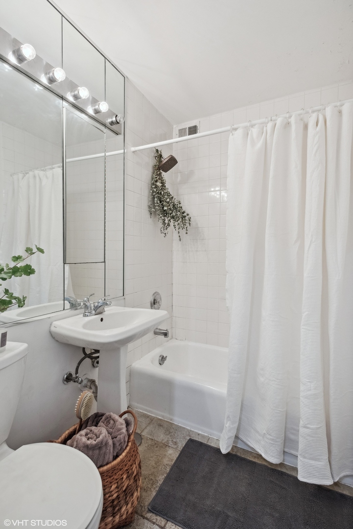 33 E Cedar Street Unit: 4E