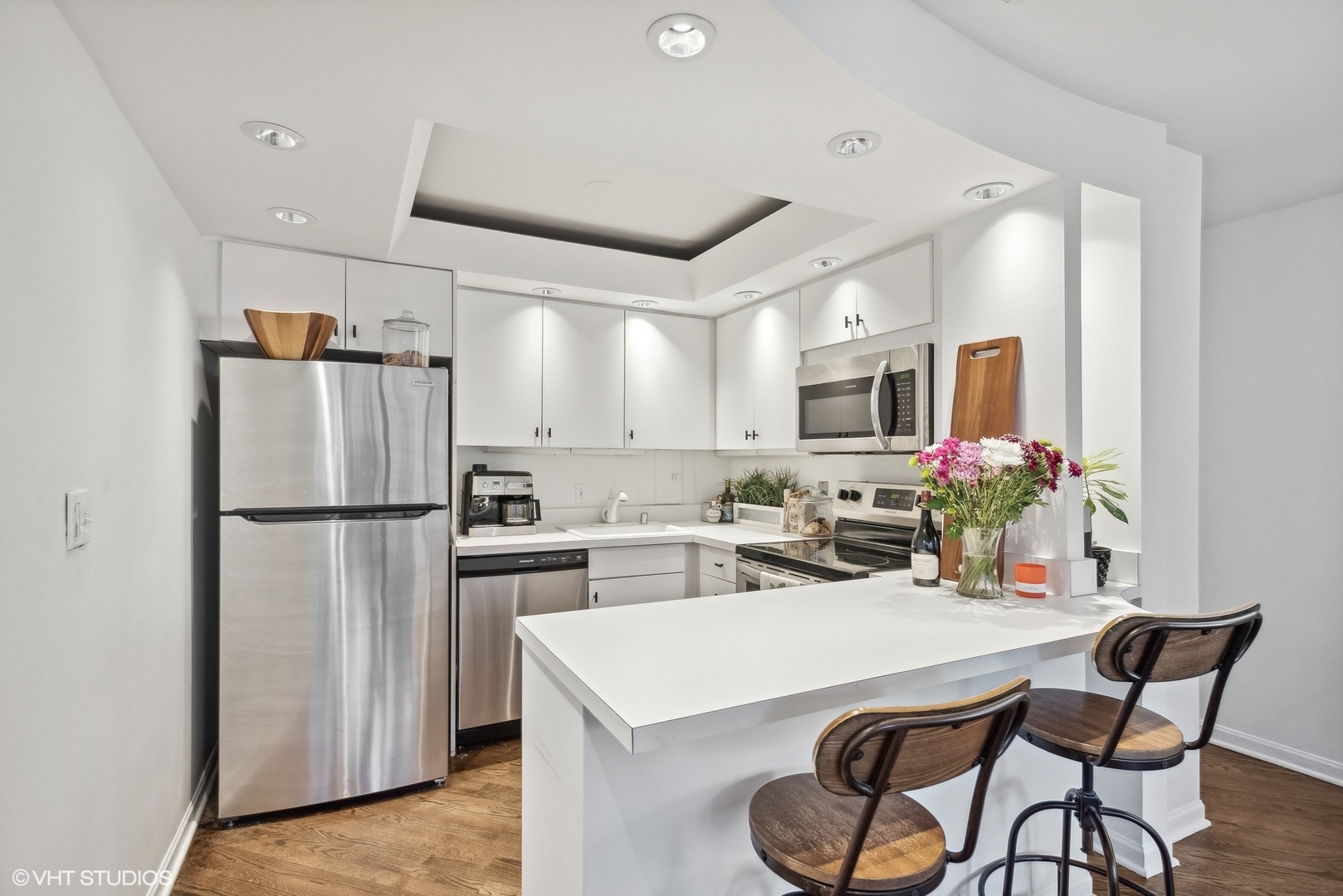 33 E Cedar Street Unit: 4E