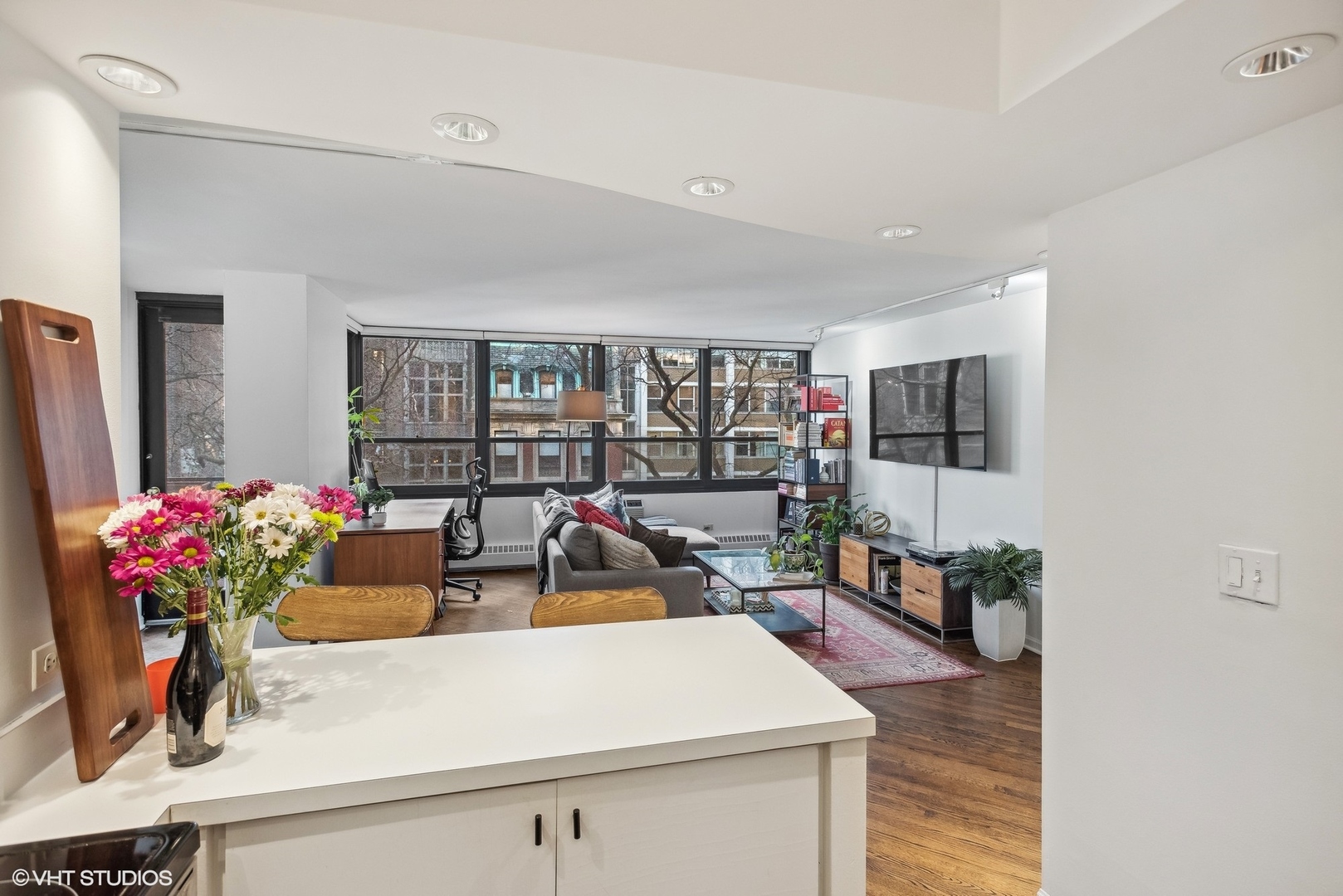 33 E Cedar Street Unit: 4E