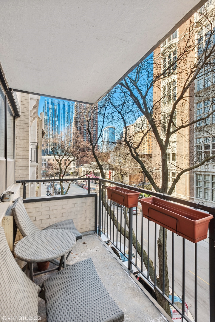 33 E Cedar Street Unit: 4E