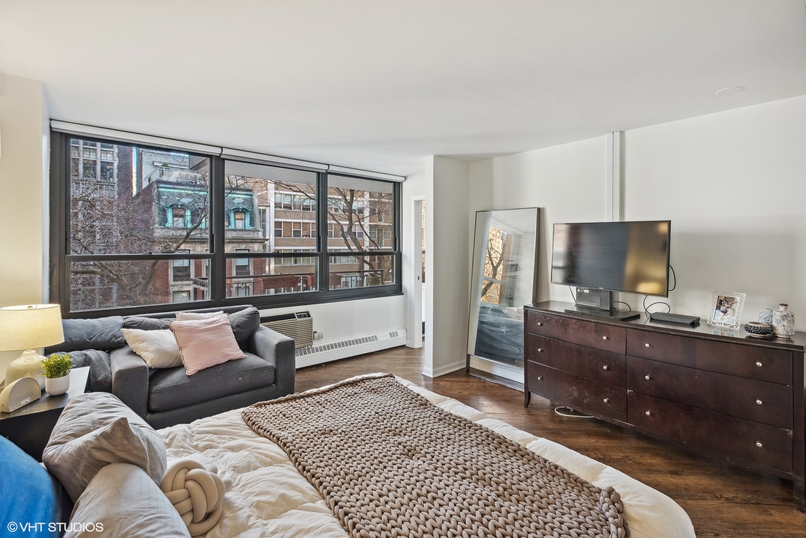 33 E Cedar Street Unit: 4E