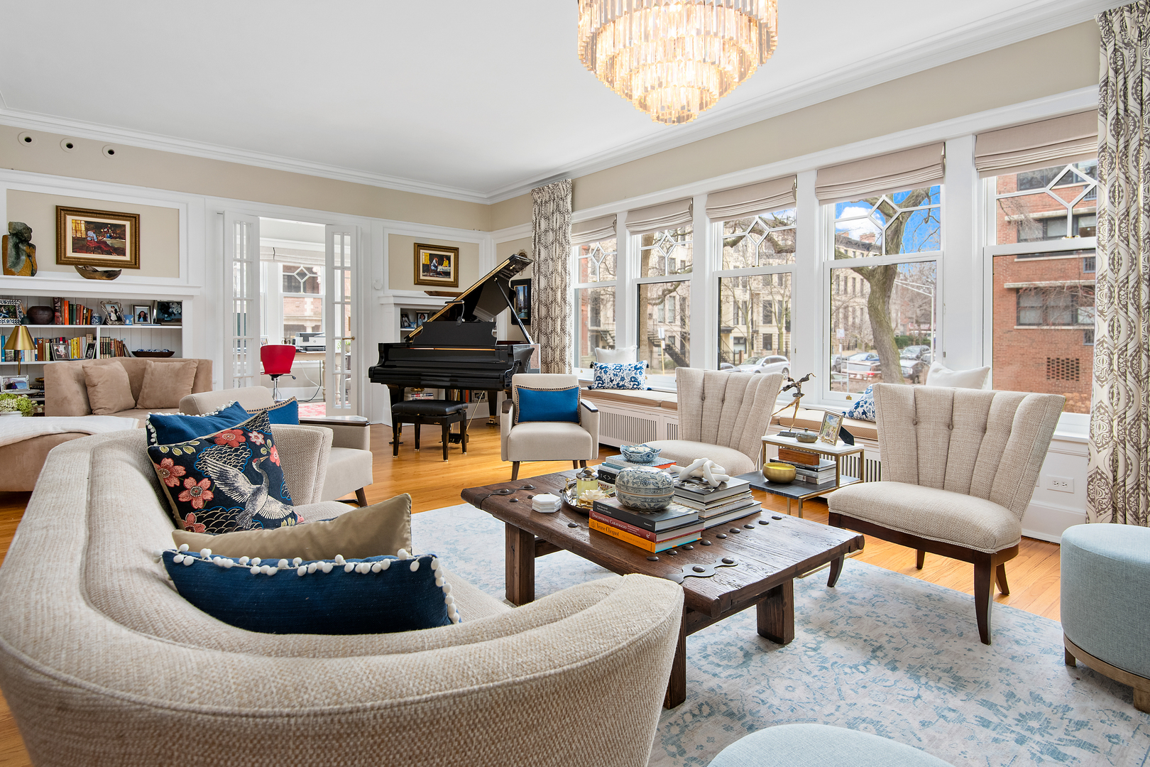 2305 N Commonwealth Avenue Unit: 1S