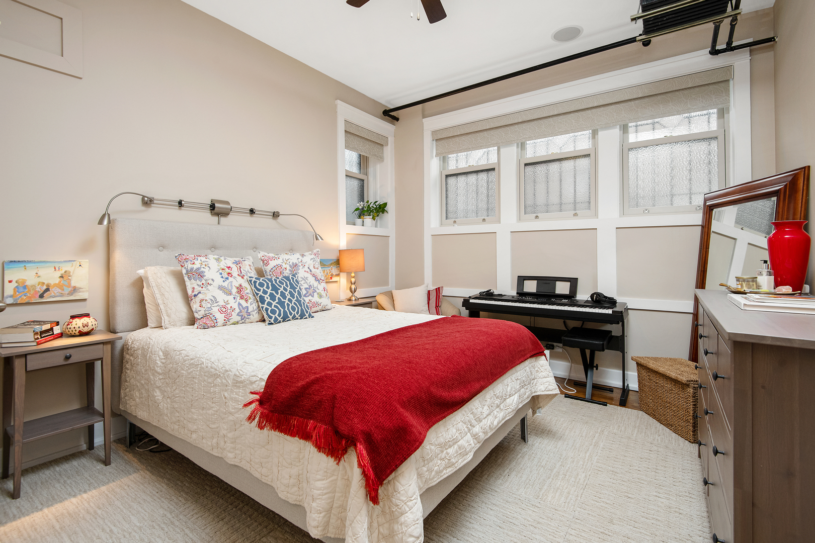 2305 N Commonwealth Avenue Unit: 1S