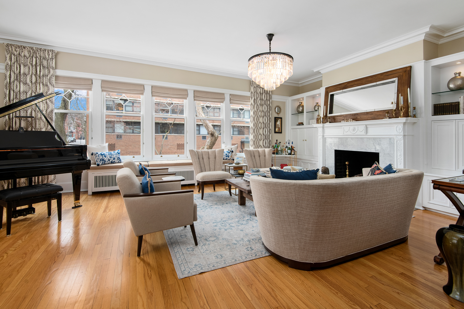 2305 N Commonwealth Avenue Unit: 1S