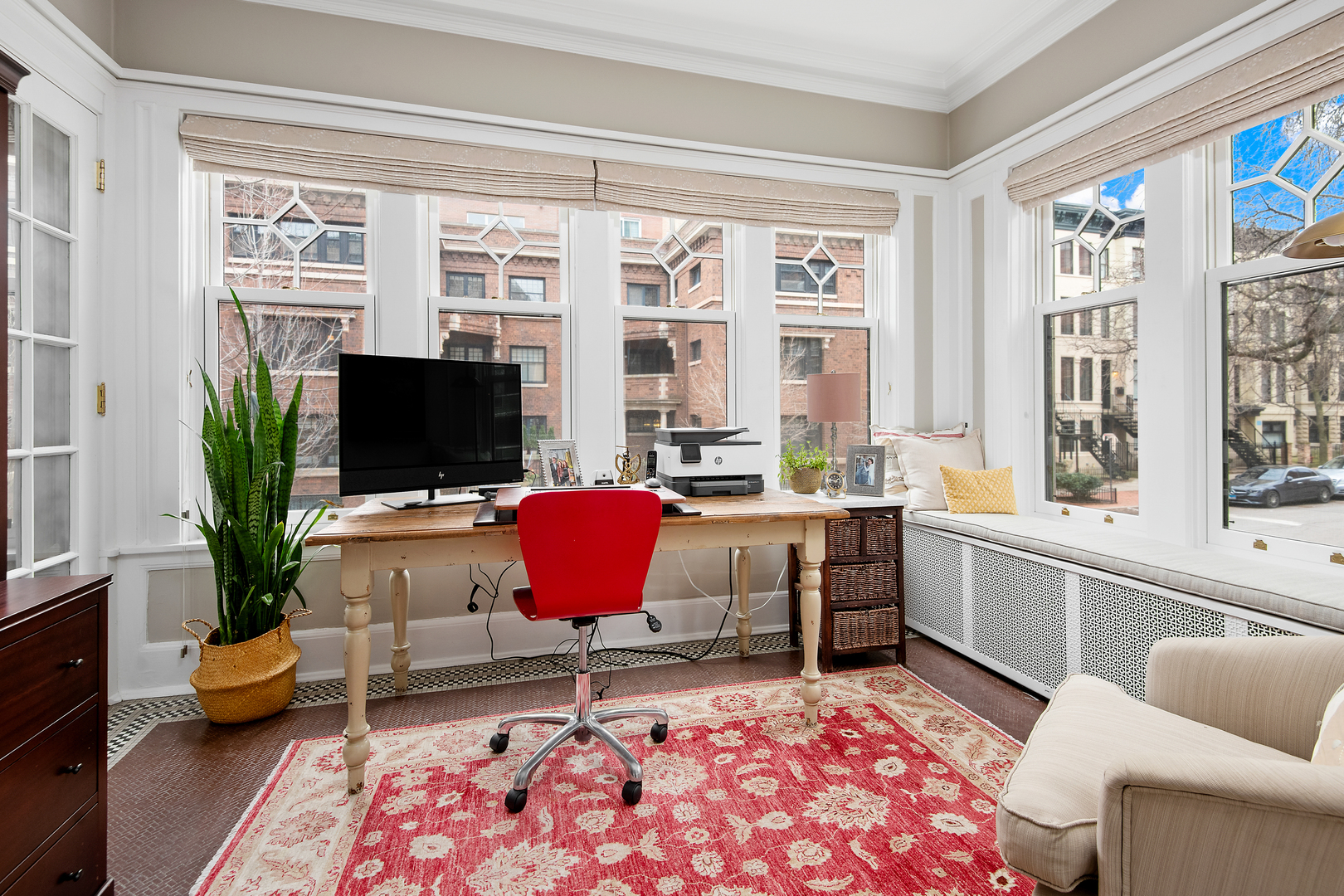 2305 N Commonwealth Avenue Unit: 1S