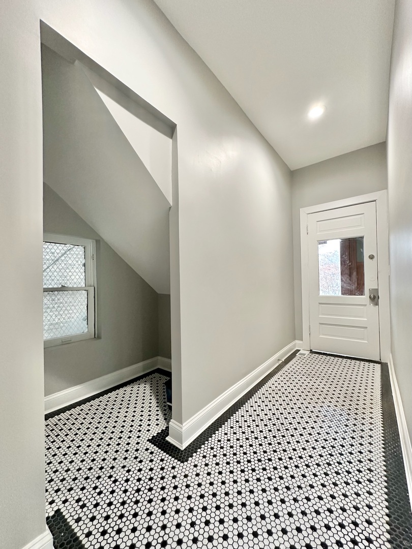 2901 W Logan Boulevard Unit: 1