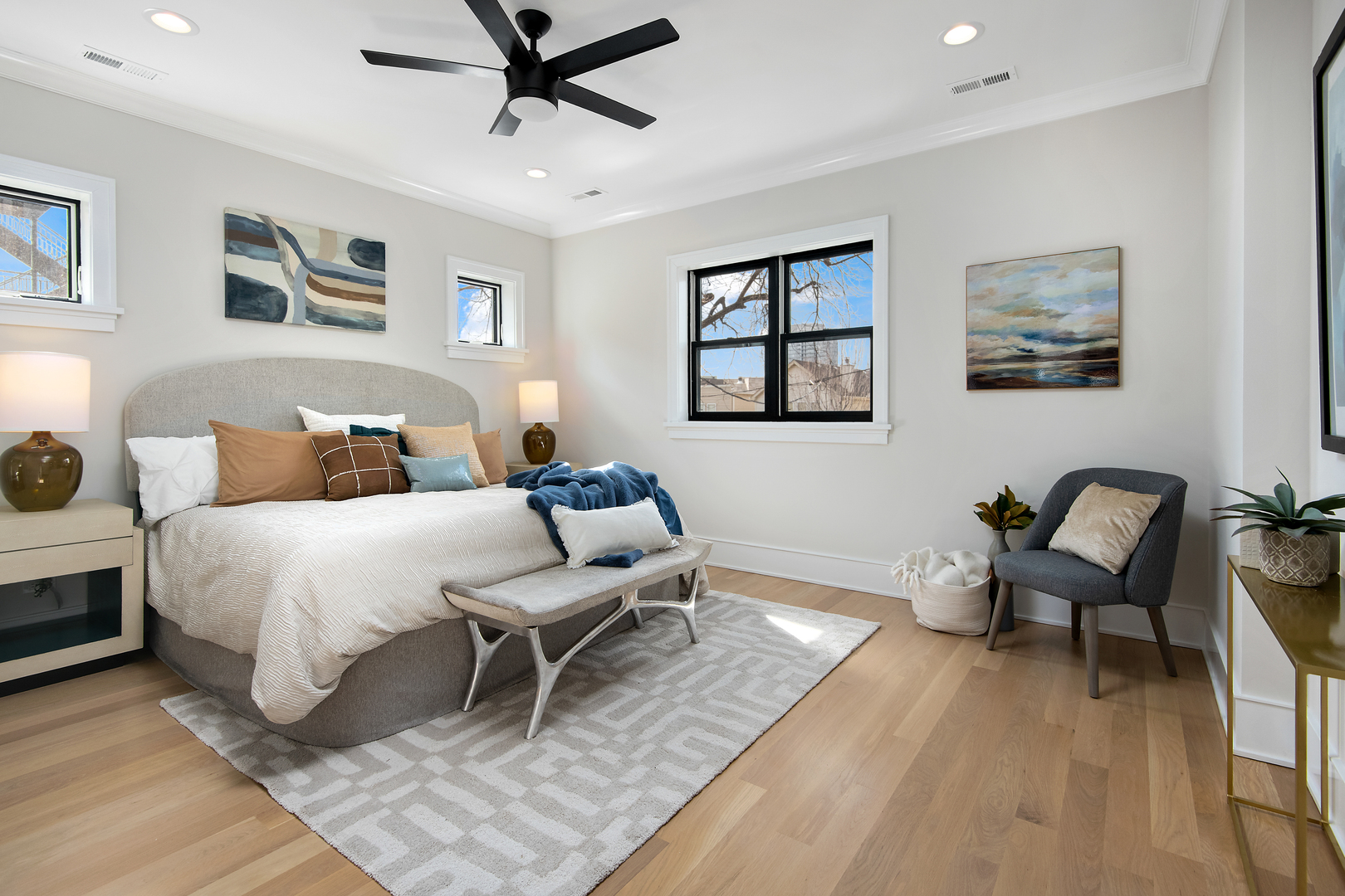 1524 N Mohawk Street Unit: 2