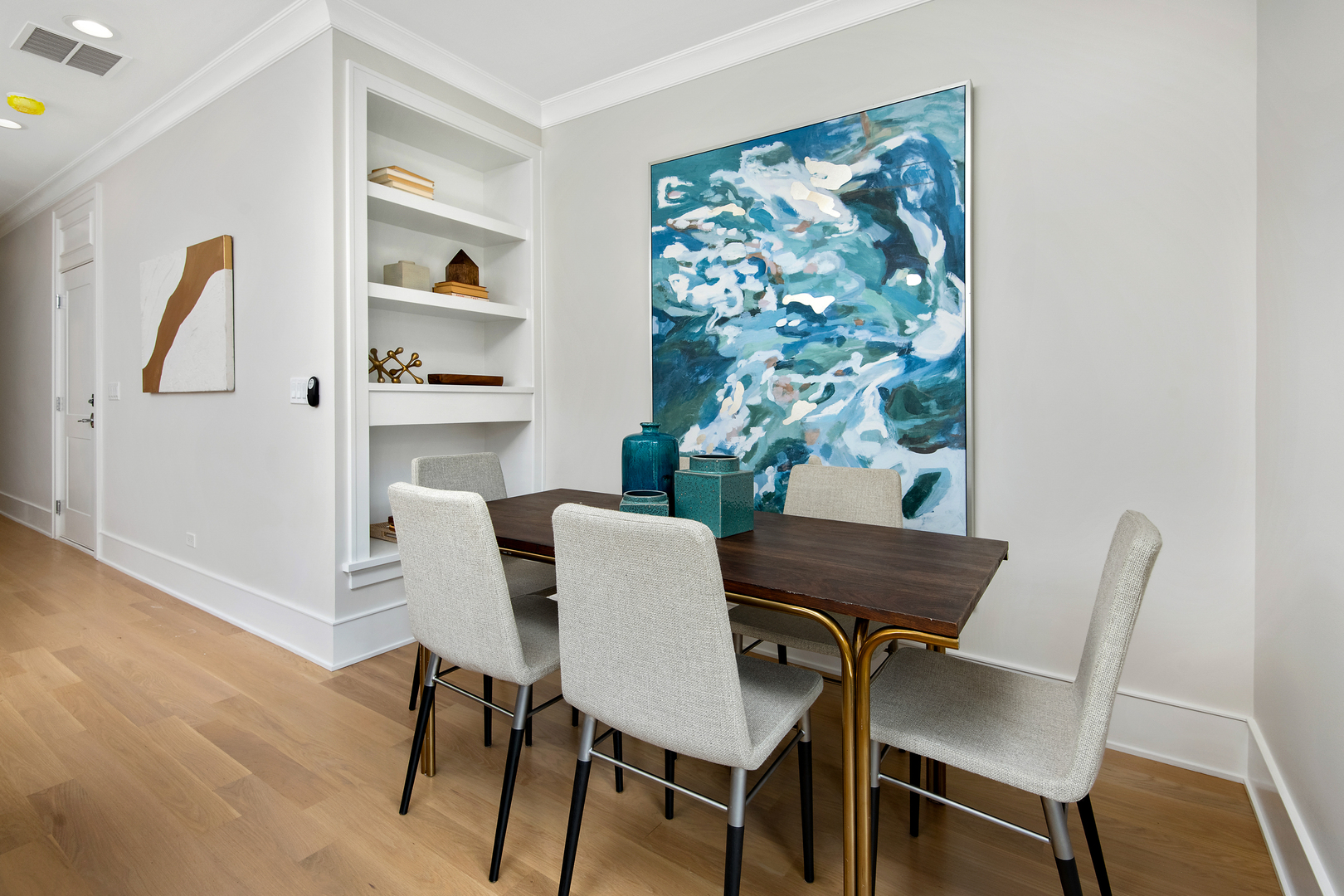 1524 N Mohawk Street Unit: 2