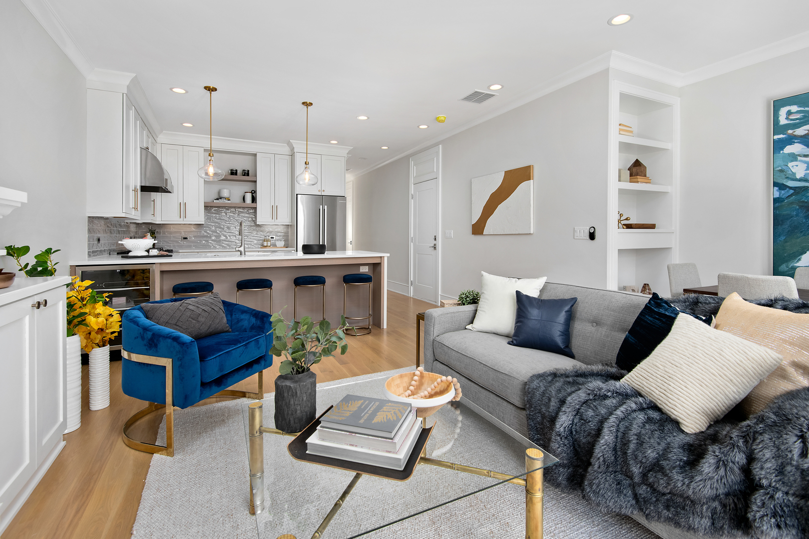 1524 N Mohawk Street Unit: 2