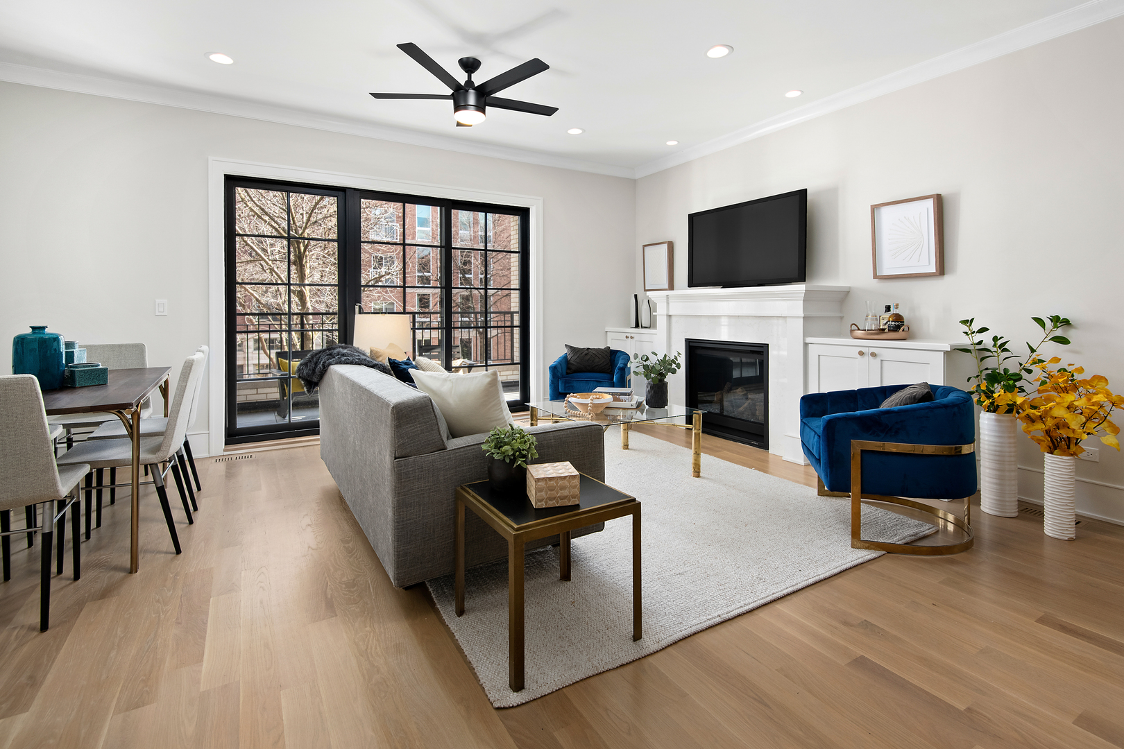 1524 N Mohawk Street Unit: 2