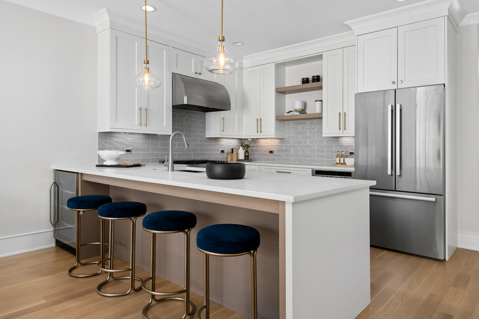 1524 N Mohawk Street Unit: 2