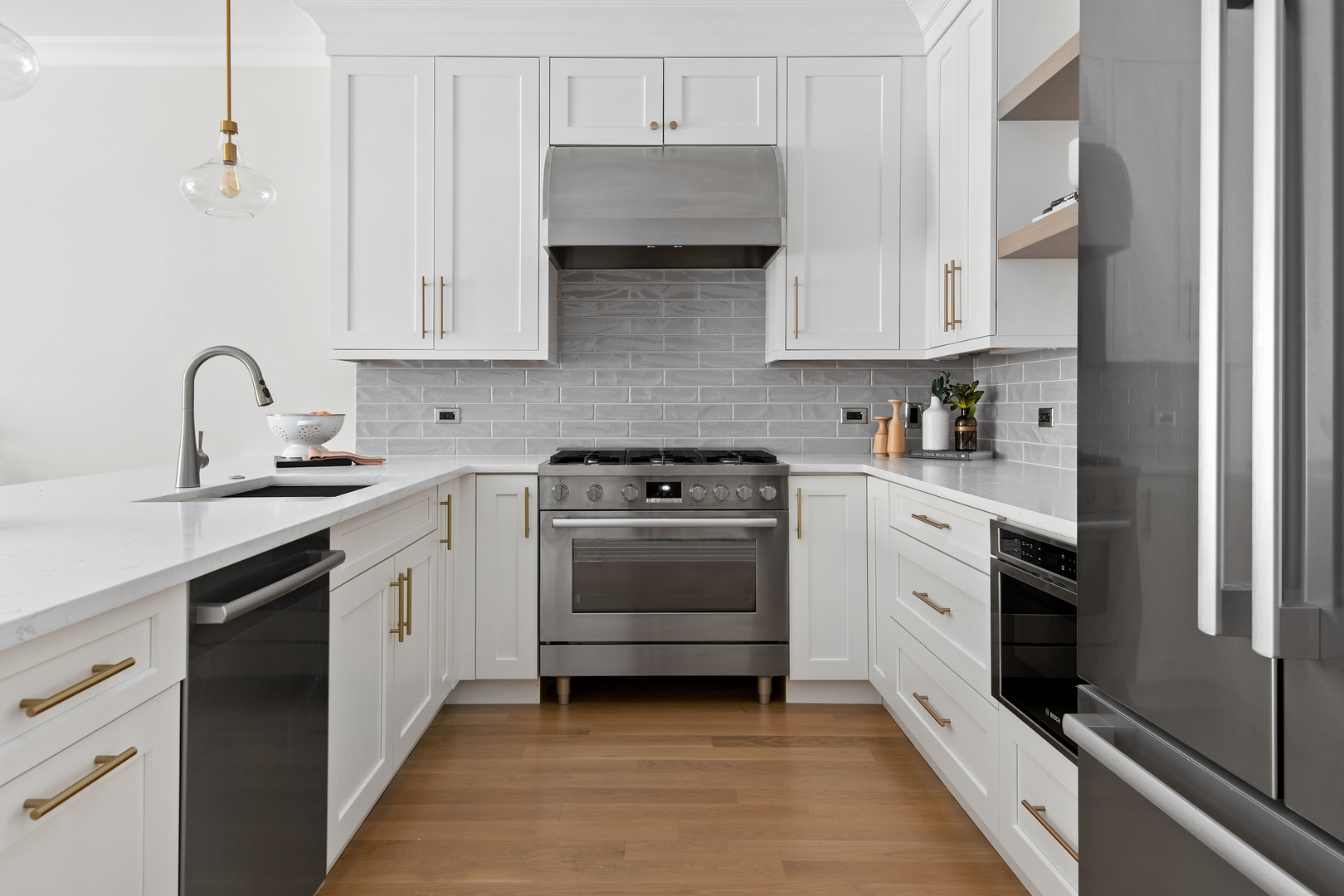 1524 N Mohawk Street Unit: 2