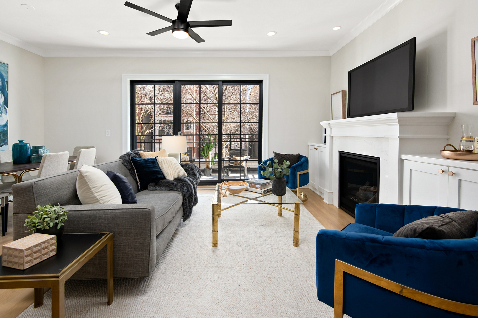 1524 N Mohawk Street Unit: 2