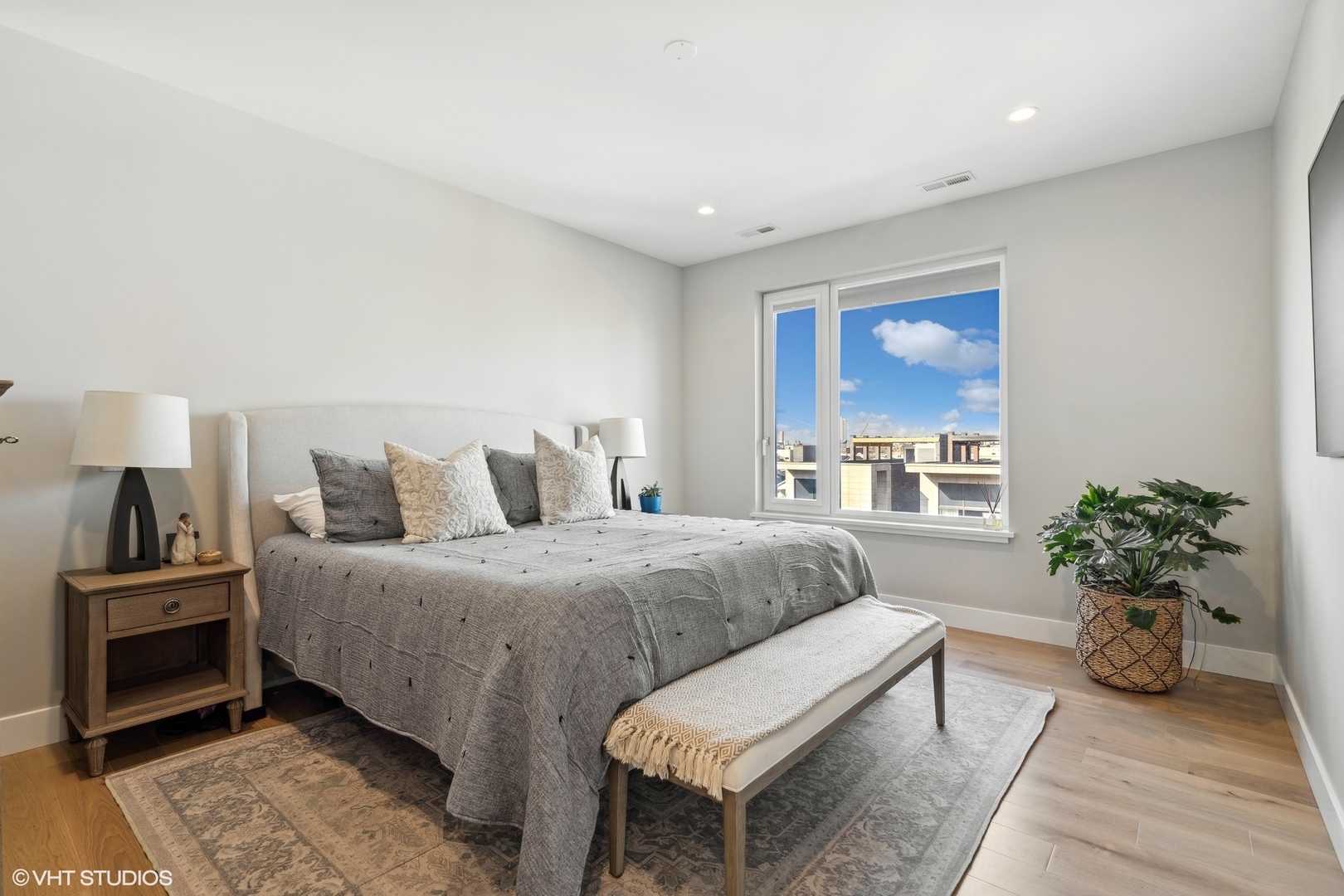 550 N Ogden Avenue Unit: 5N