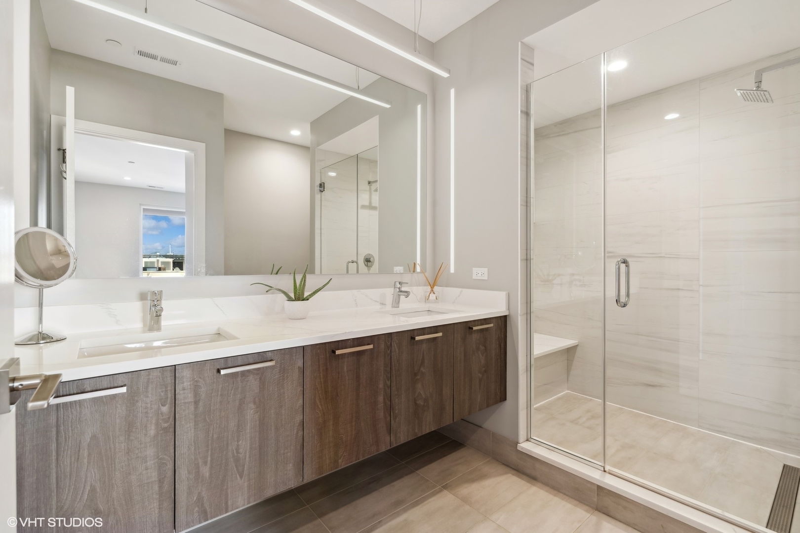 550 N Ogden Avenue Unit: 5N