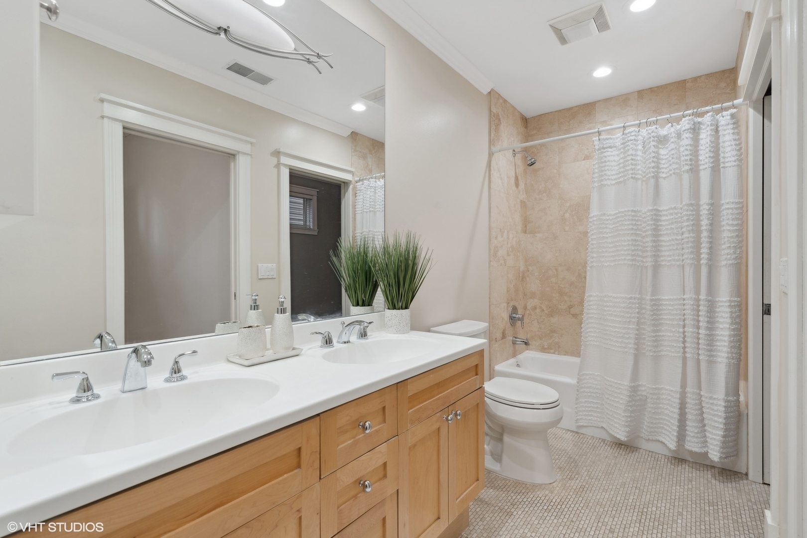 1419 N Mohawk Street Unit: A