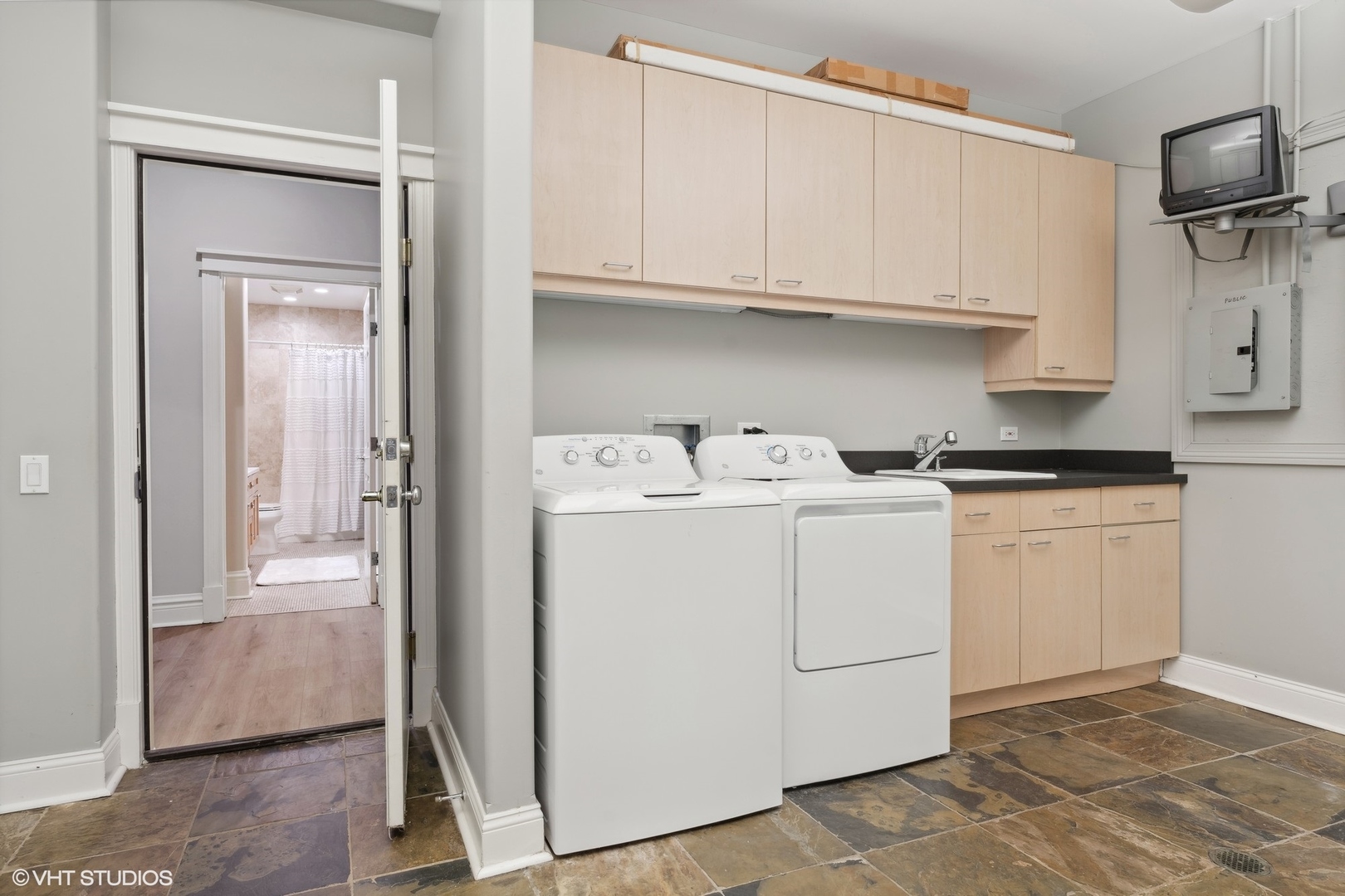 1419 N Mohawk Street Unit: A