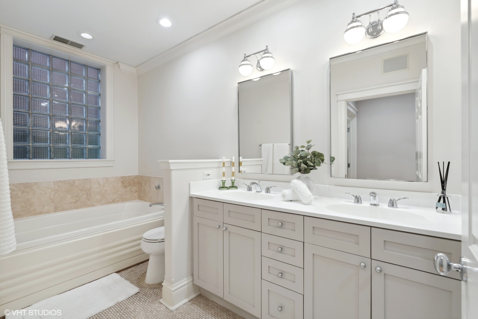 1419 N Mohawk Street Unit: A