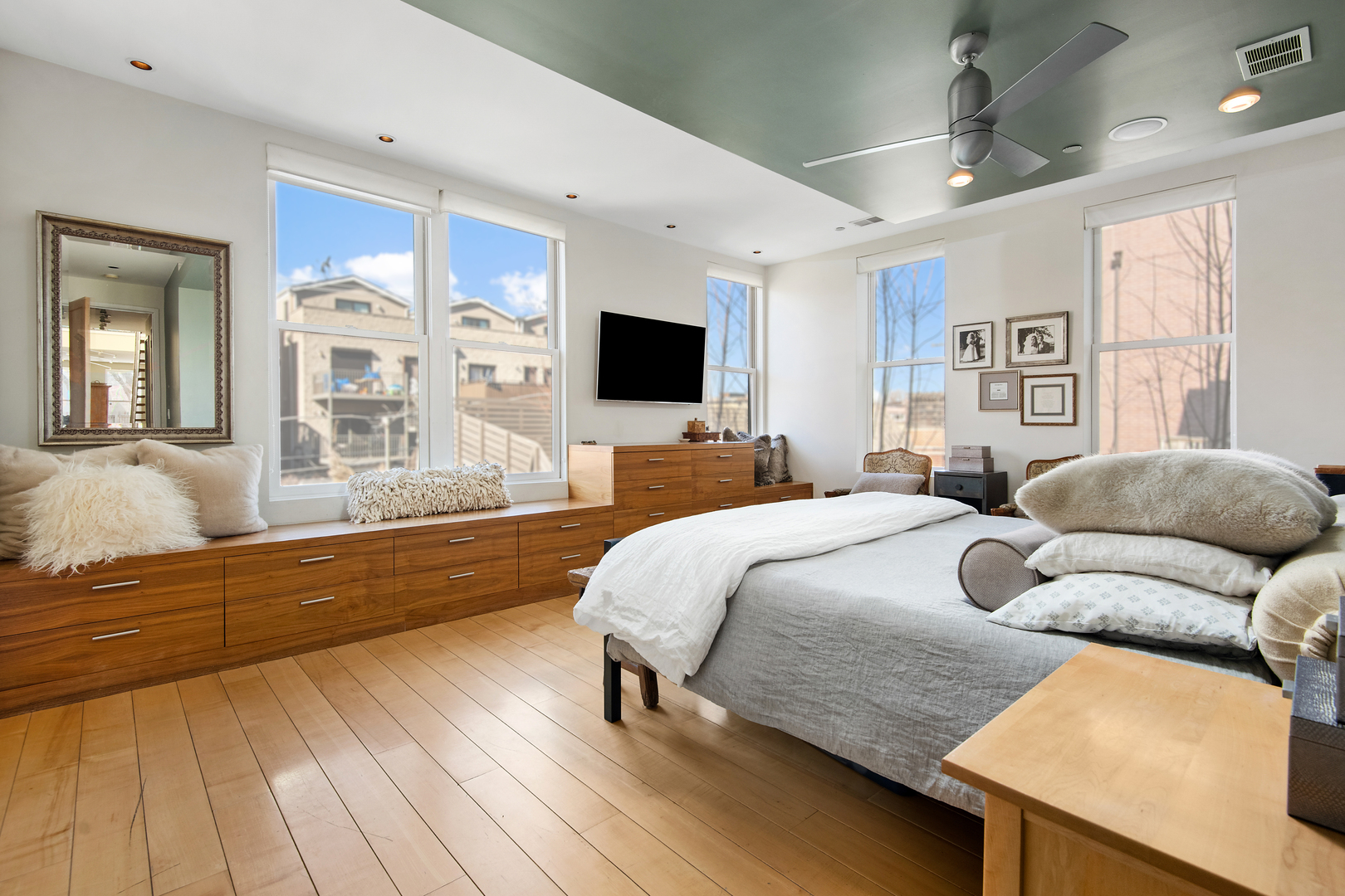 1708 N Mohawk Street