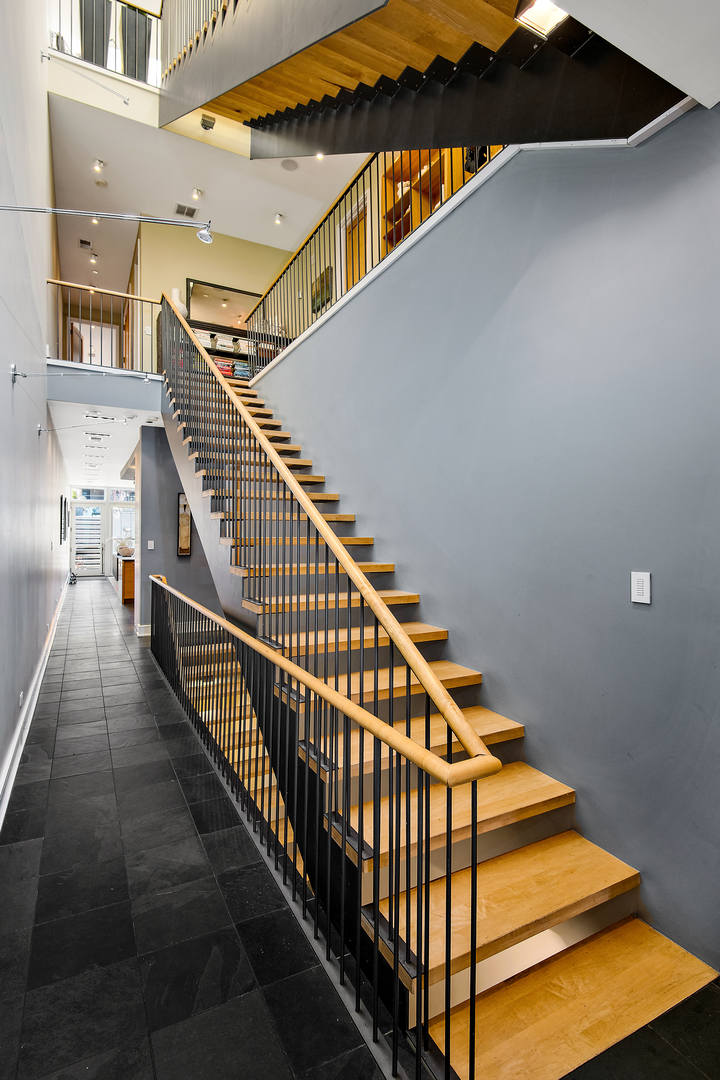 1708 N Mohawk Street