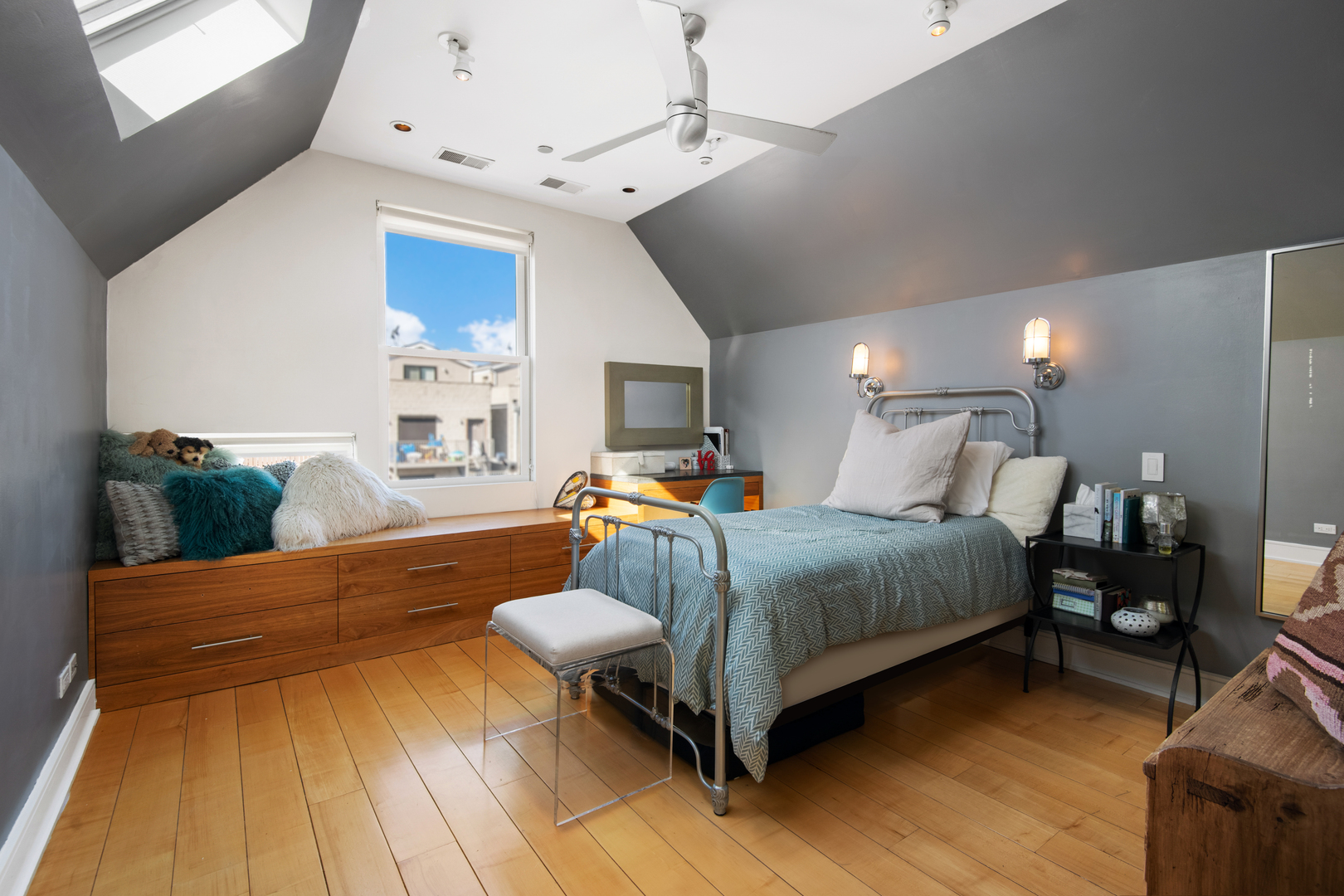 1708 N Mohawk Street